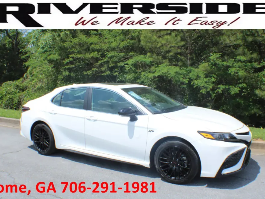 2024 Toyota Camry SE photo 1