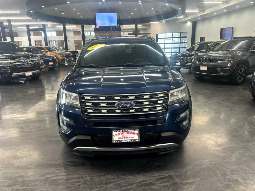 2017 Ford Explorer XLT photo 1