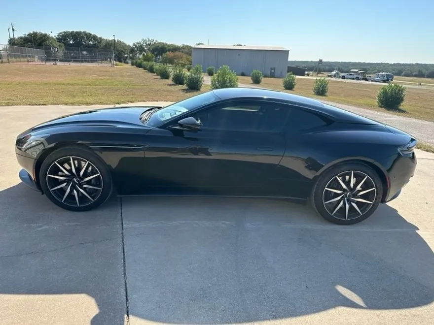 2020 Aston Martin DB11 AM5 photo 1