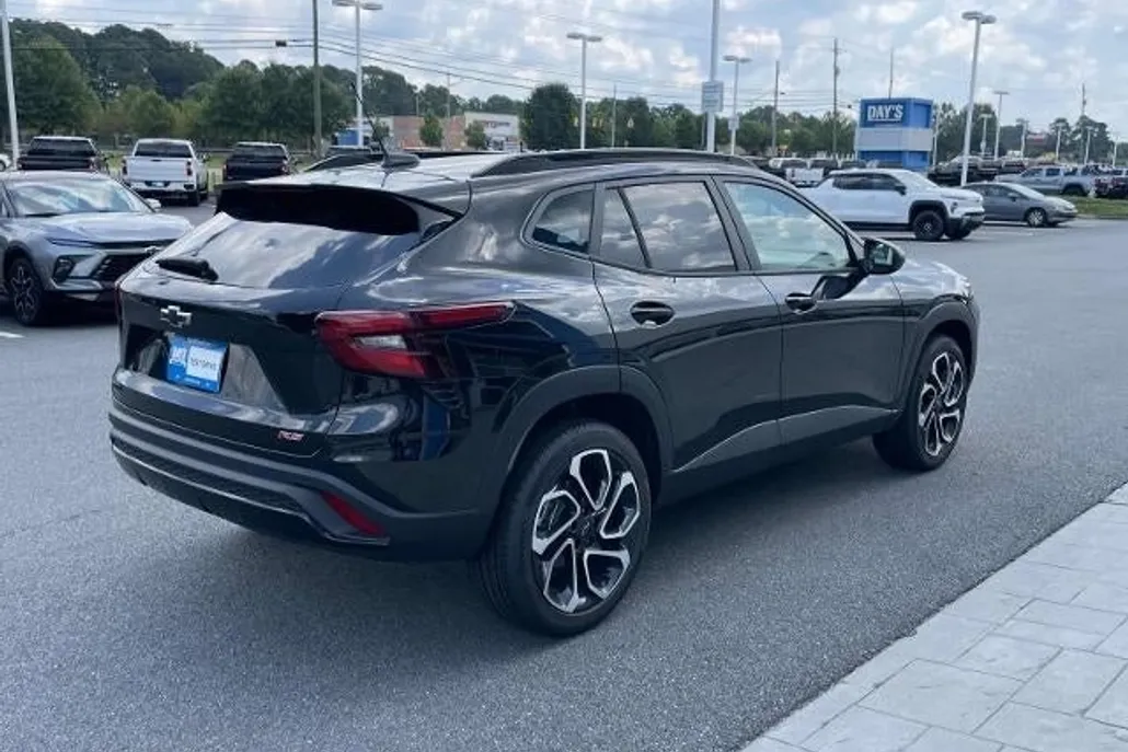 2025 Chevrolet Trax photo 1