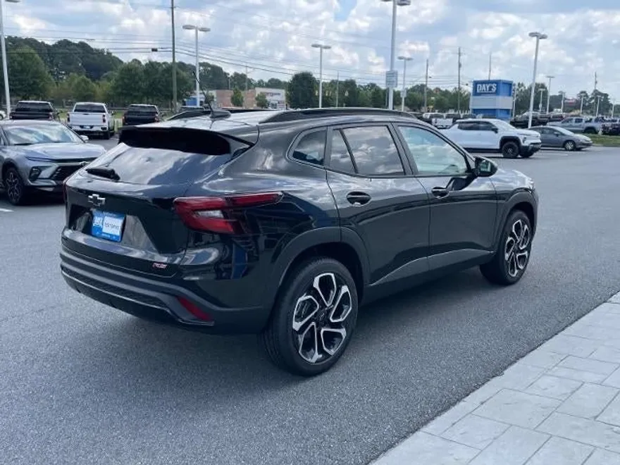 2025 Chevrolet Trax photo 1