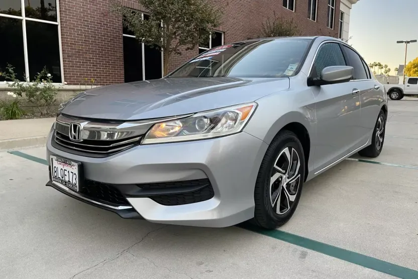 2016 Honda Accord LX photo 1