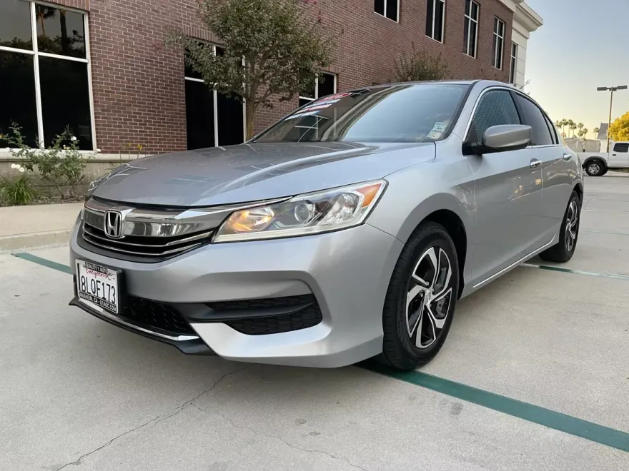 2016 Honda Accord LX photo 1