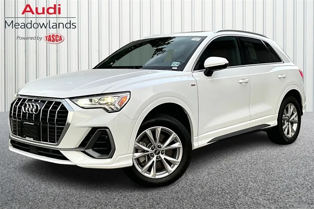 2024 Audi Q3 S line Premium Plus photo 1