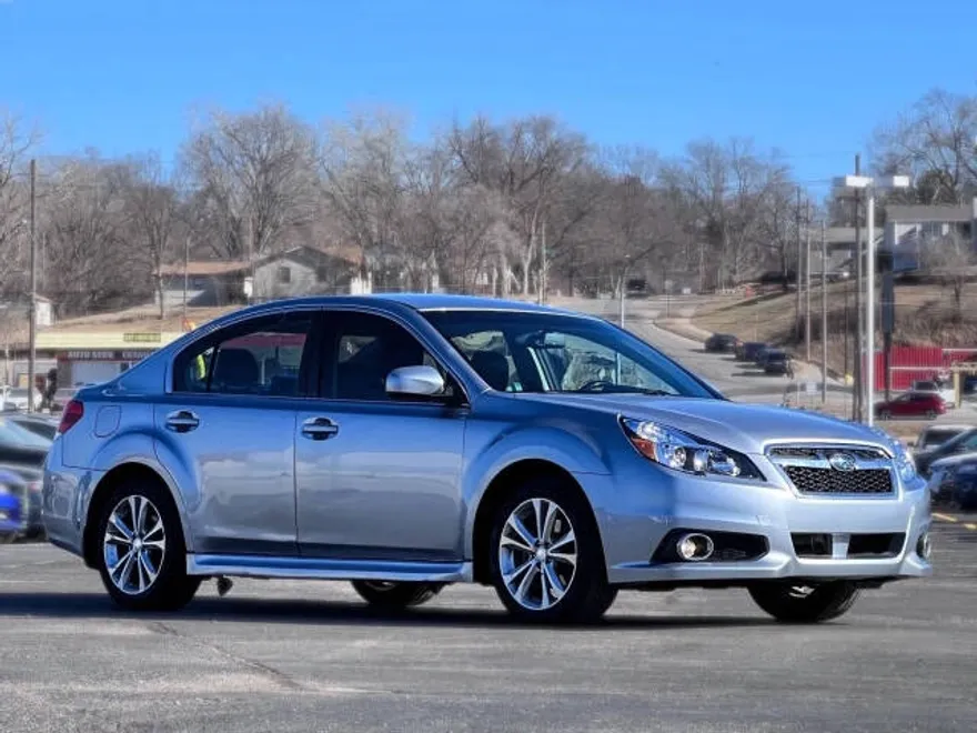 2013 Subaru Legacy 2.5i Limited photo 1