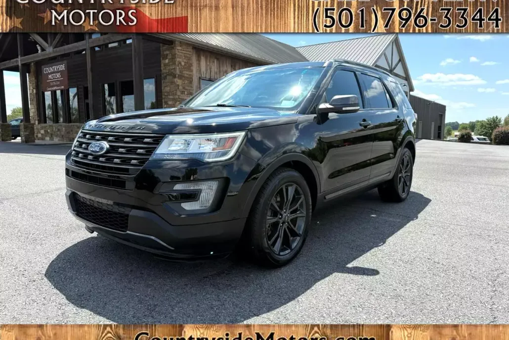 2017 Ford Explorer XLT photo 1