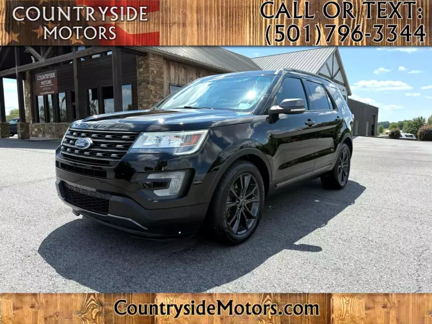 2017 Ford Explorer XLT photo 1