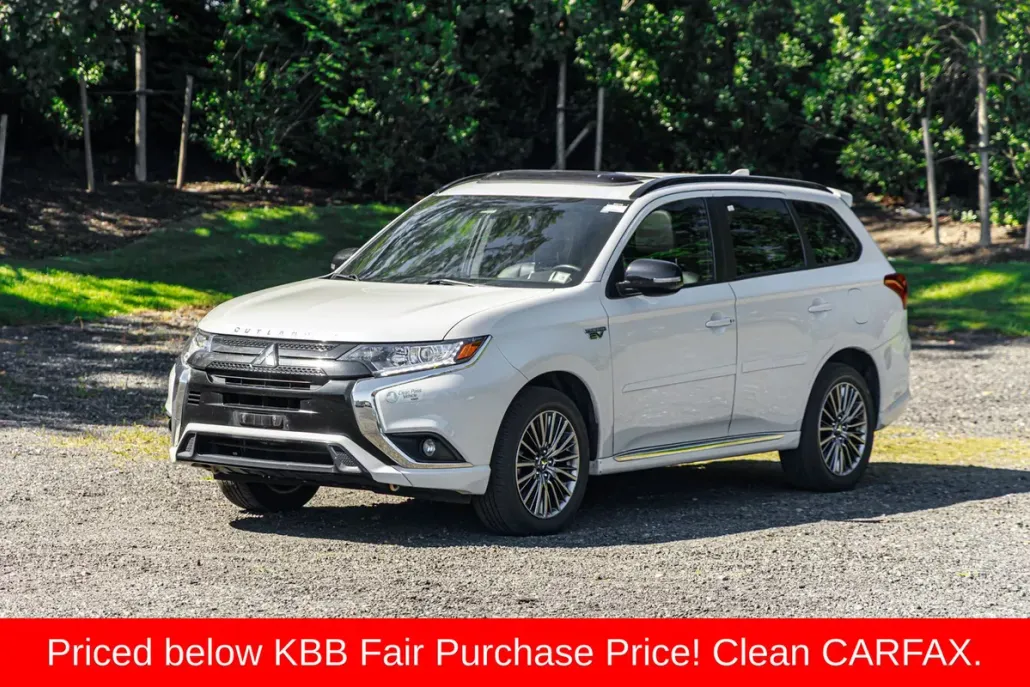 2021 Mitsubishi Outlander PHEV LE photo 1