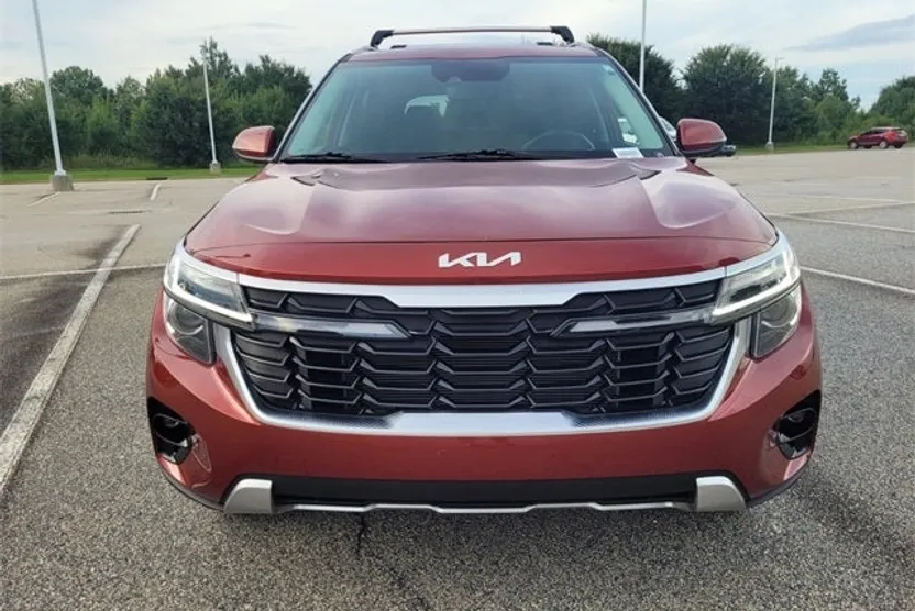2024 Kia Seltos S photo 1