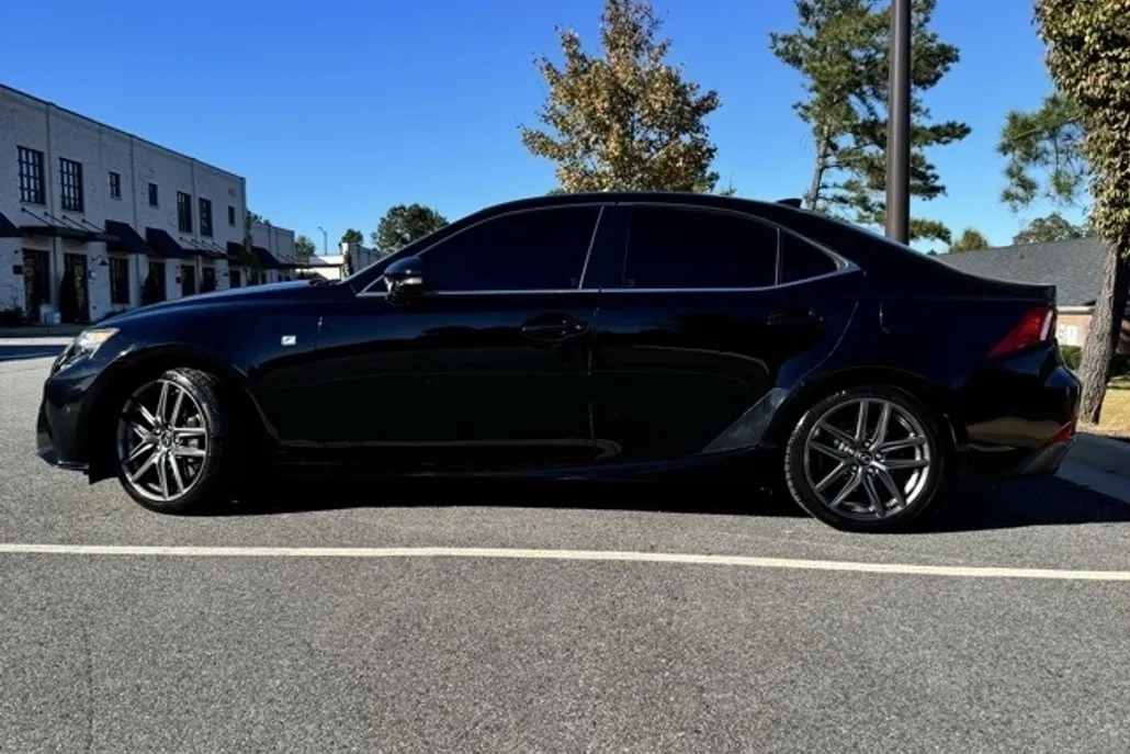 2016 Lexus IS 200t photo 1