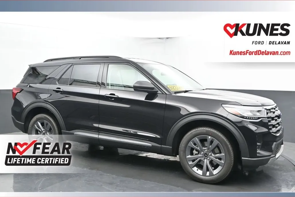 2025 Ford Explorer photo 1