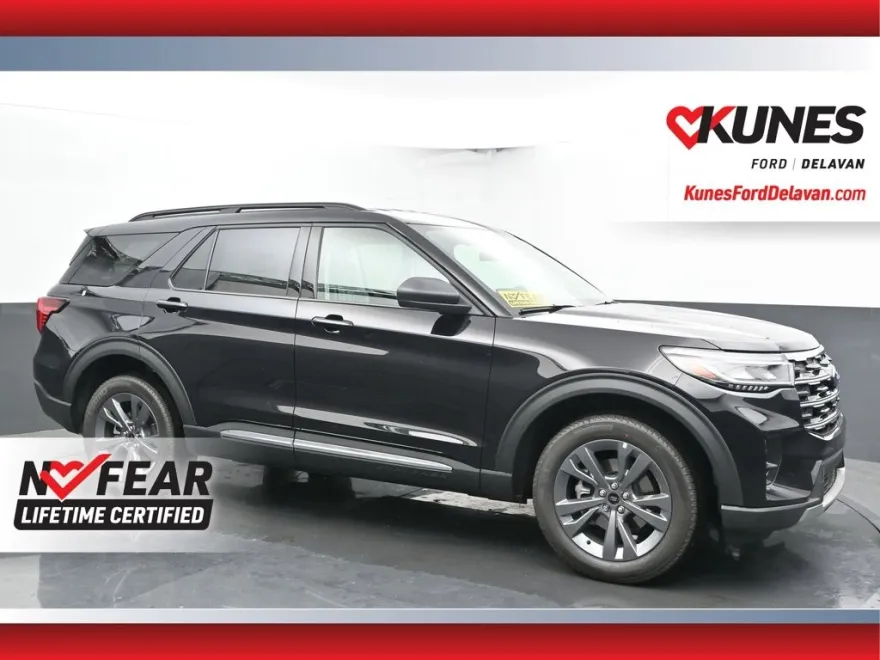 2025 Ford Explorer photo 1