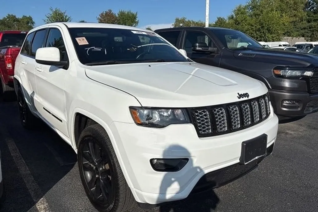 2022 Jeep Cherokee Laredo X photo 1