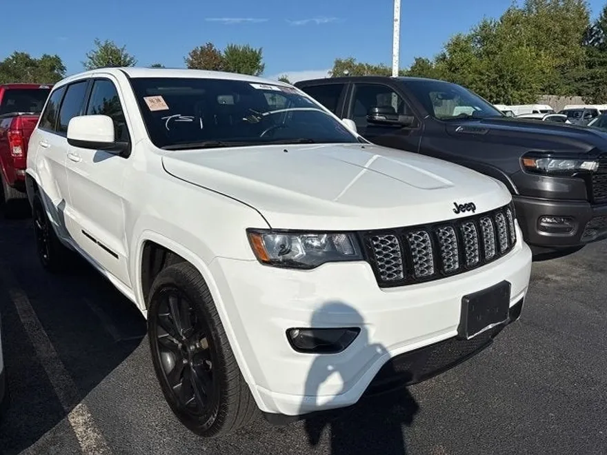 2022 Jeep Cherokee Laredo X photo 1