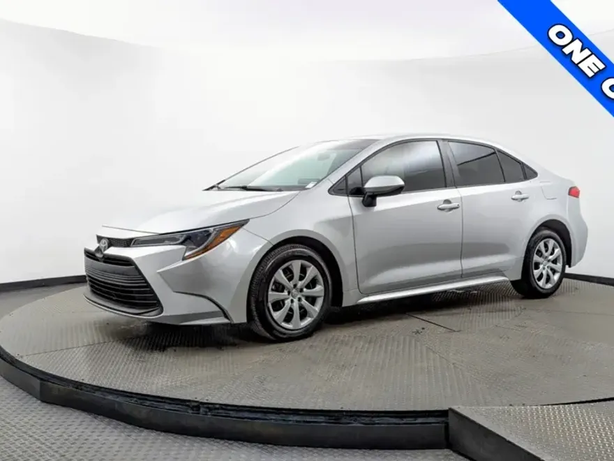 2024 Toyota Corolla LE photo 1