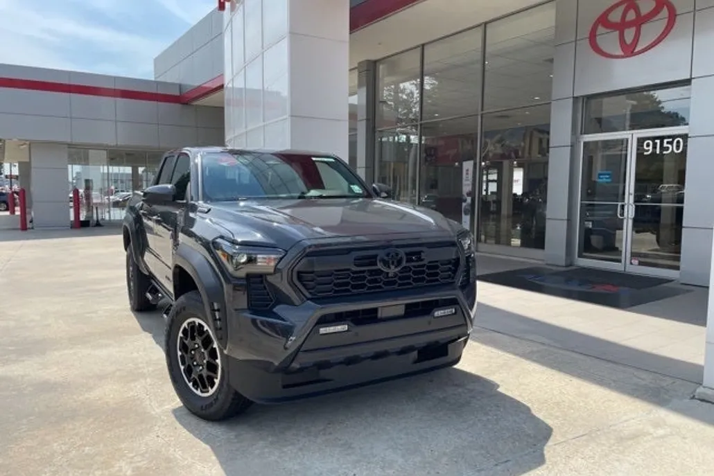 2025 Toyota Tacoma TRD Off-Road photo 1