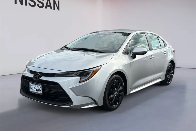 2023 Toyota Corolla LE photo 1