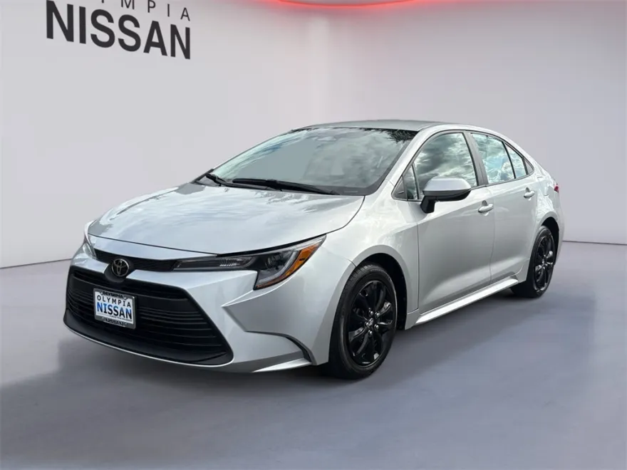 2023 Toyota Corolla LE photo 1