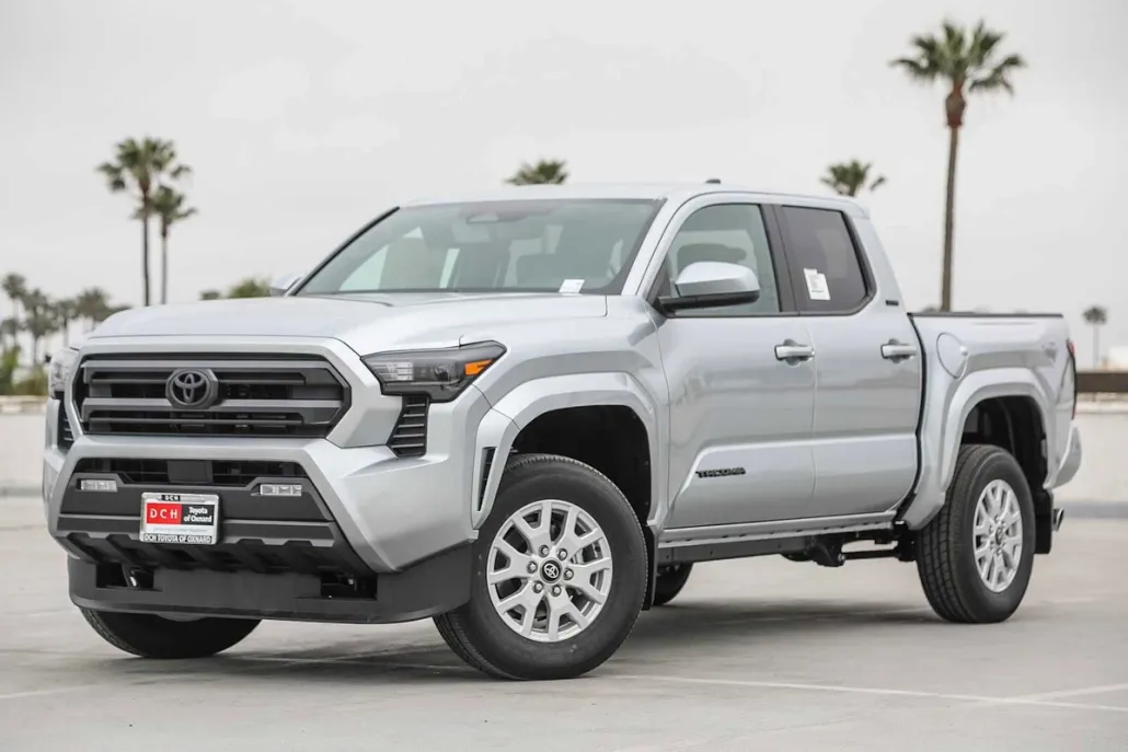 2025 Toyota Tacoma SR5 photo 1