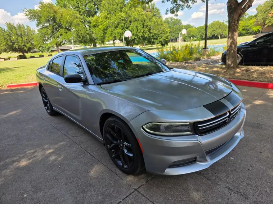 2015 Dodge Charger SXT photo 1
