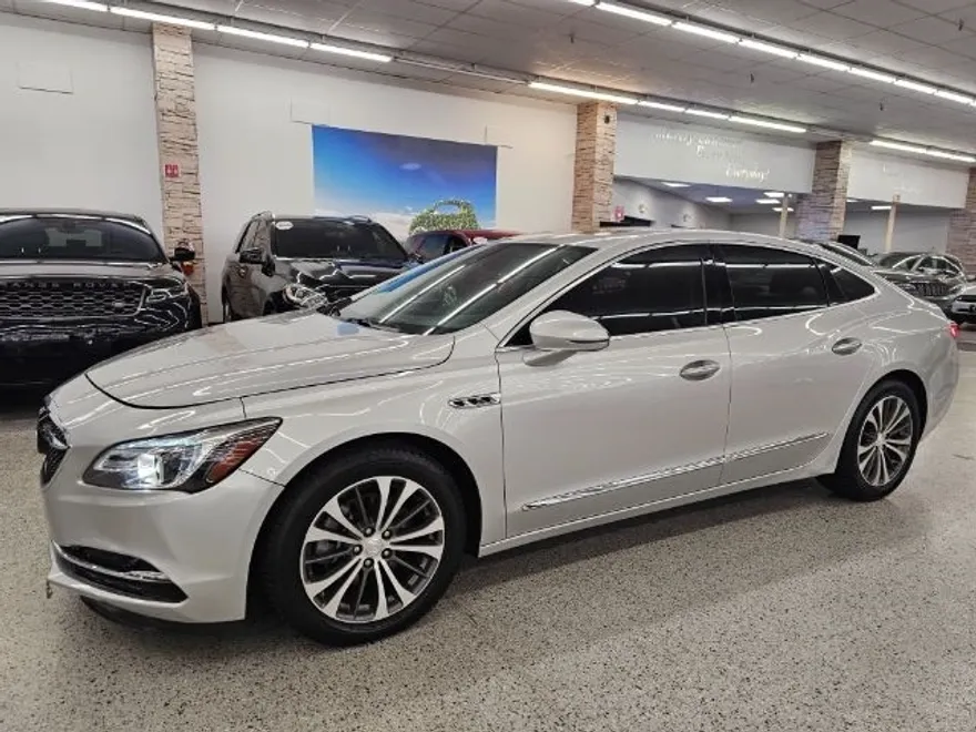 2017 Buick LaCrosse Essence photo 1