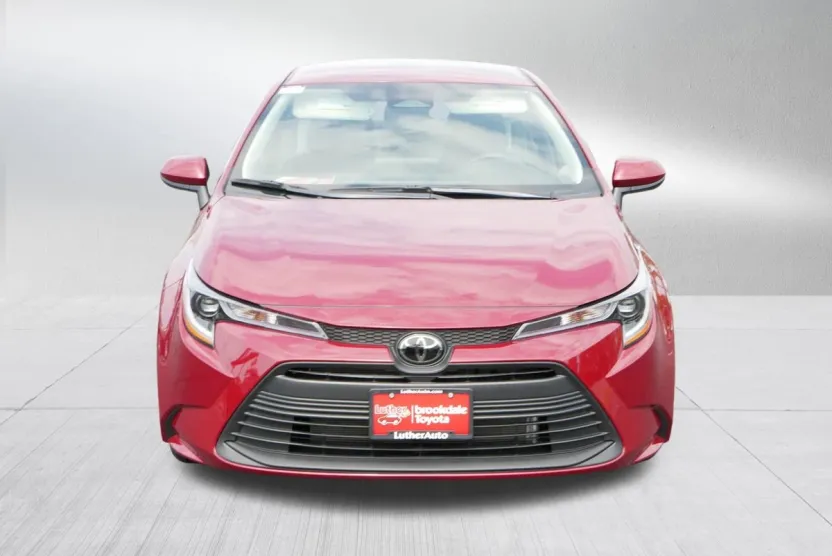 2025 Toyota Corolla LE photo 1