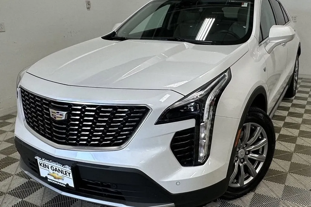 2020 Cadillac XT4 Premium Luxury photo 1