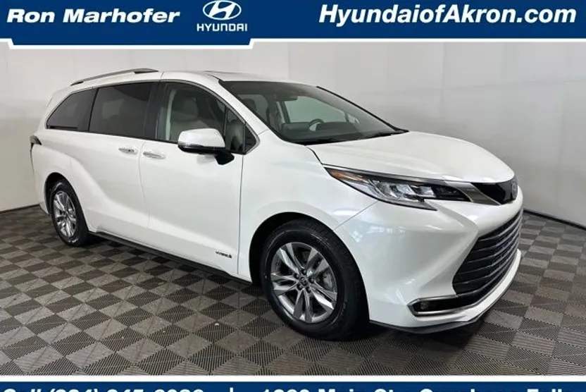 2021 Toyota Sienna Limited photo 1