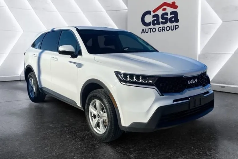 2023 Kia Sorento LX photo 1