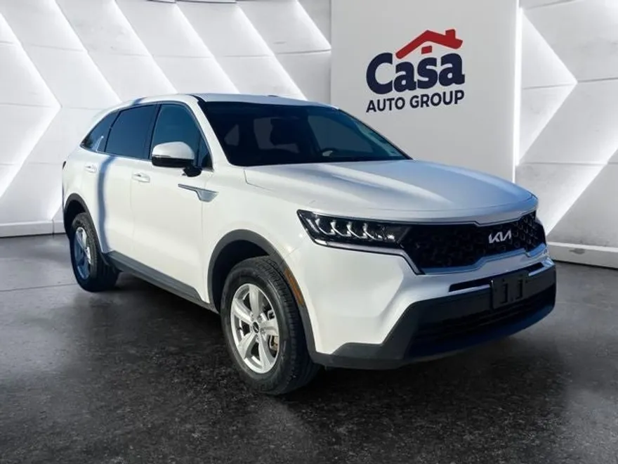 2023 Kia Sorento LX photo 1