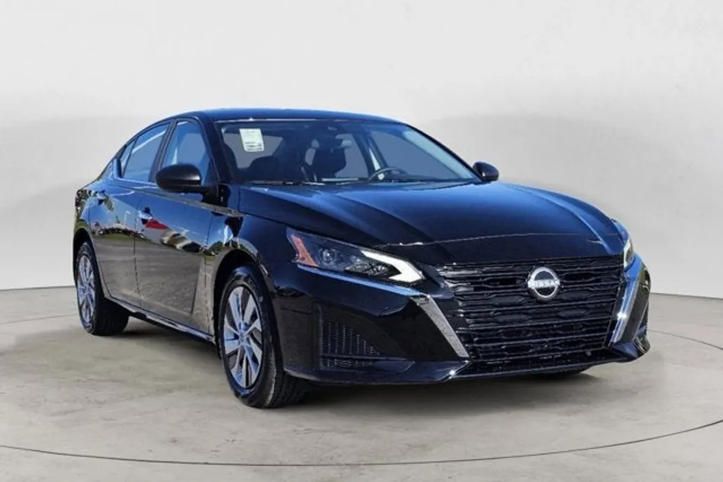 2025 Nissan Altima S photo 1