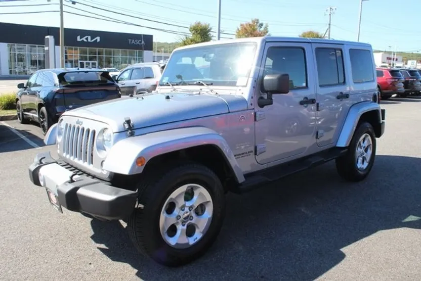 2015 Jeep Wrangler Unlimited Sahara photo 1