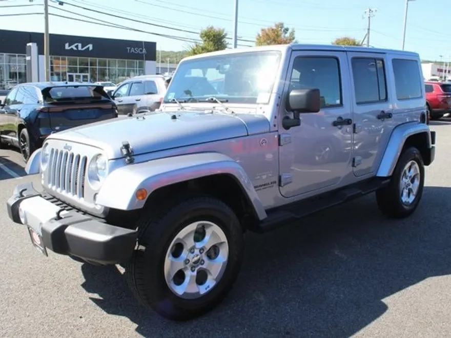 2015 Jeep Wrangler Unlimited Sahara photo 1
