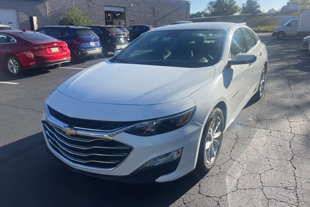 2024 Chevrolet Malibu 1LT photo 1