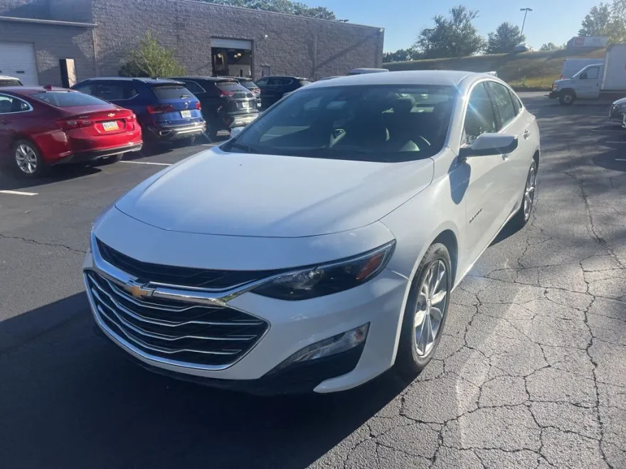 2024 Chevrolet Malibu 1LT photo 1
