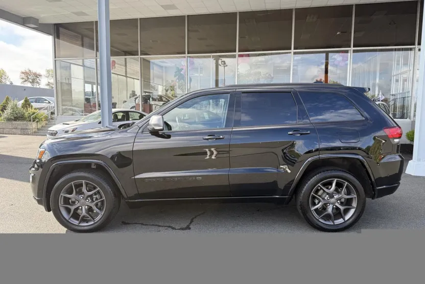 2021 Jeep Grand Cherokee Anniversary Edition photo 1