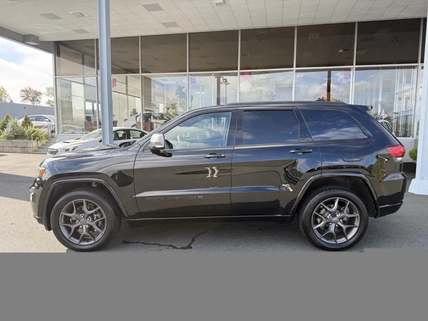 2021 Jeep Grand Cherokee Anniversary Edition photo 1