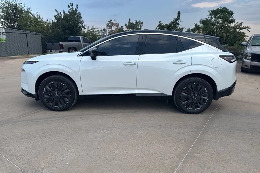 2025 Nissan Murano Platinum photo 1