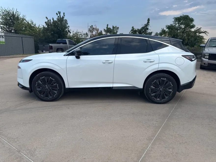 2025 Nissan Murano Platinum photo 1