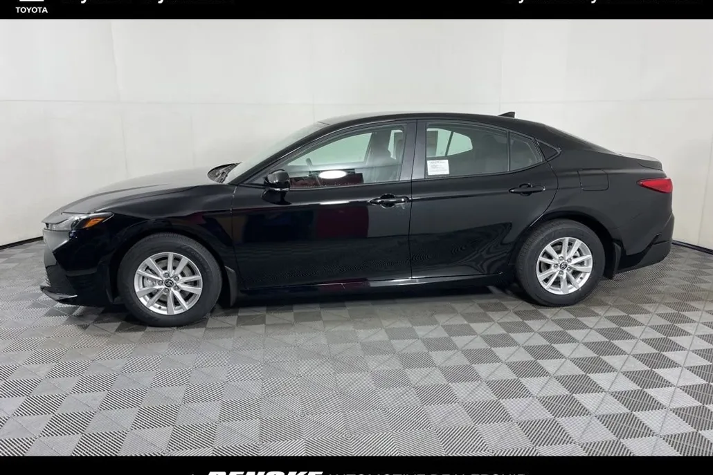 2026 Toyota Camry LE photo 1