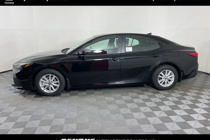 2026 Toyota Camry LE photo 1