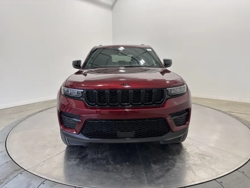 2025 Jeep Grand Cherokee Altitude photo 1