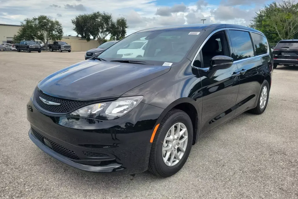 2026 Chrysler Voyager LX photo 1