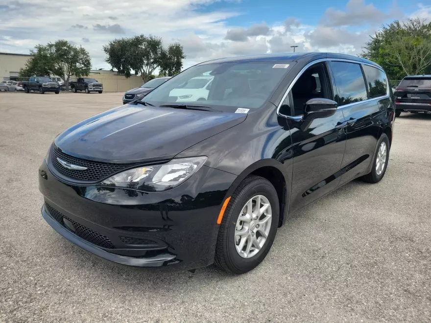 2026 Chrysler Voyager LX photo 1