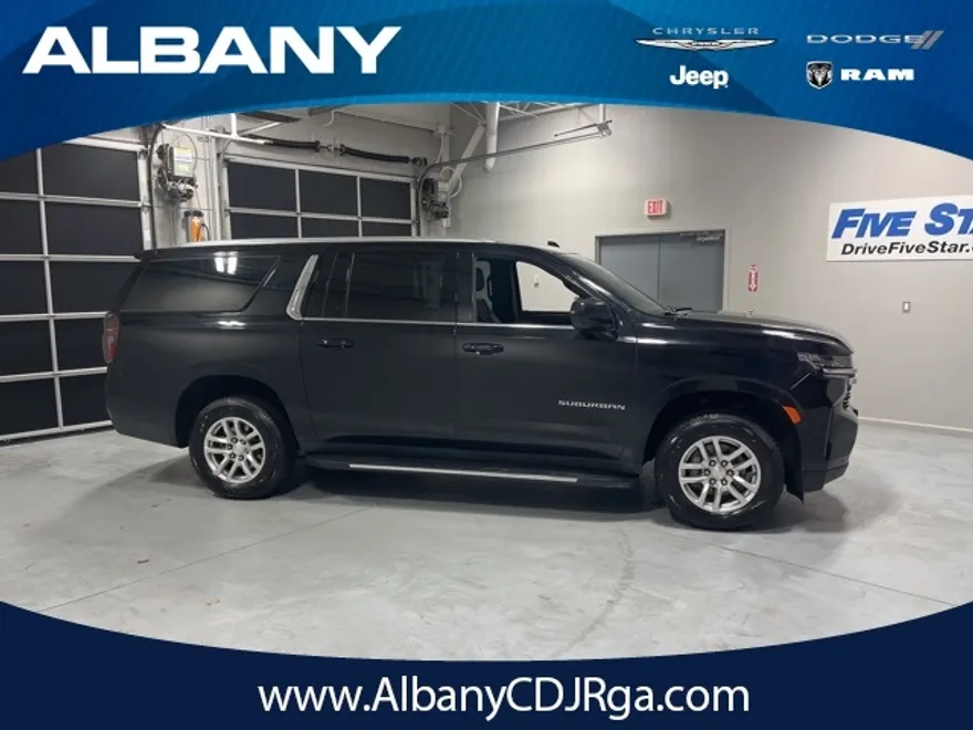 2023 Chevrolet Suburban LT photo 1