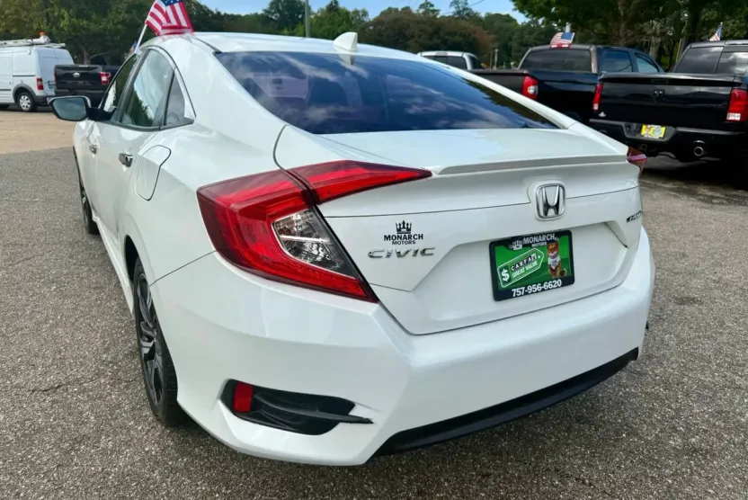 2016 Honda Civic Touring photo 1