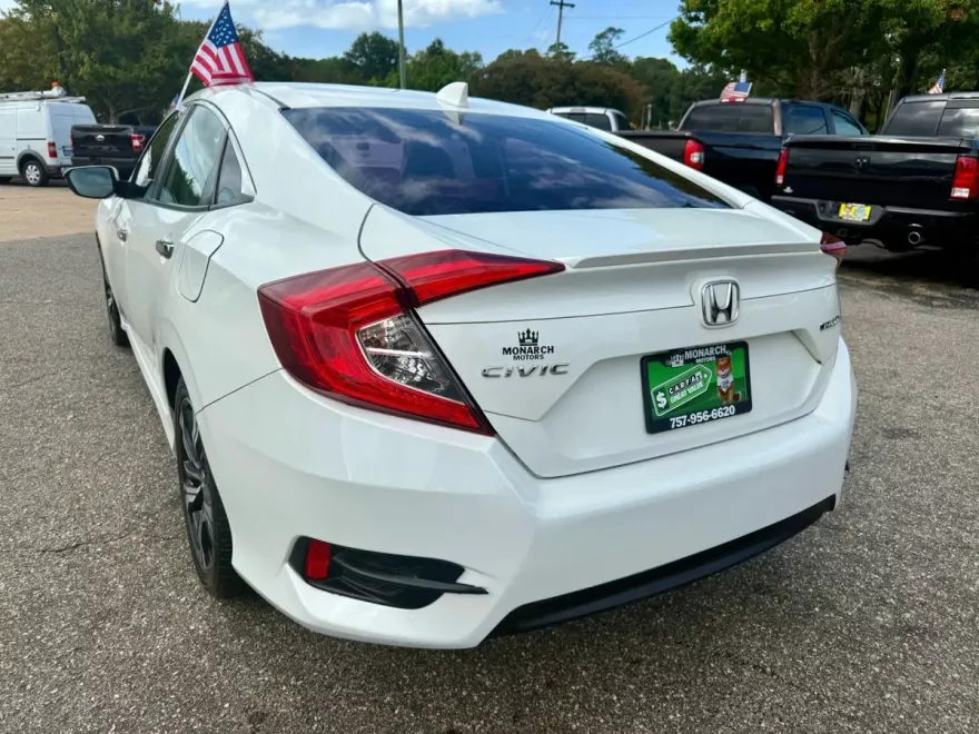 2016 Honda Civic Touring photo 1