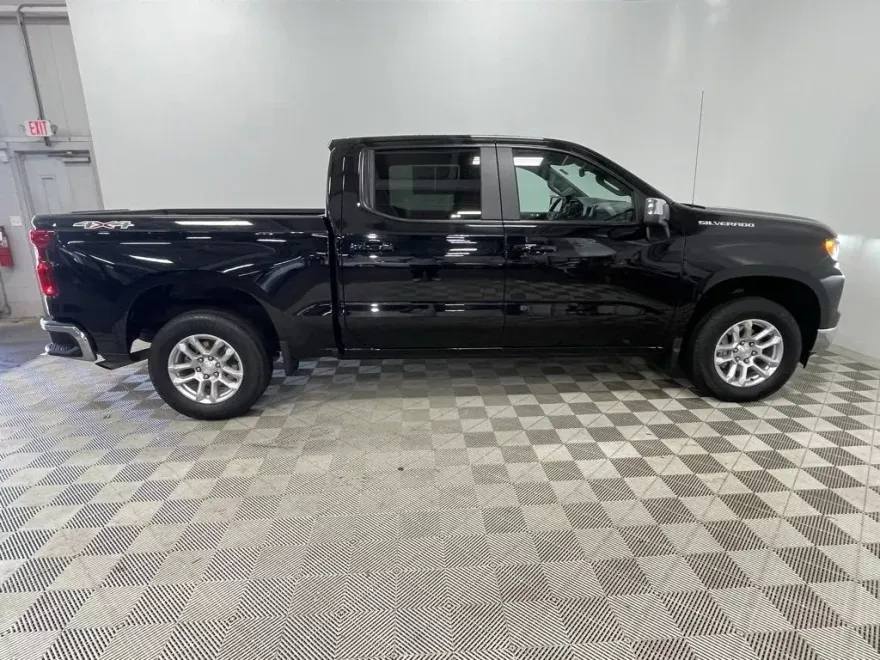 2024 Chevrolet Silverado 1500 LT photo 1