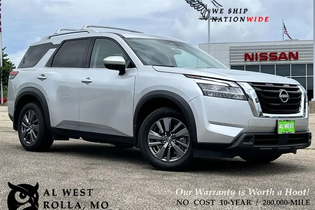 2022 Nissan Pathfinder SV photo 1