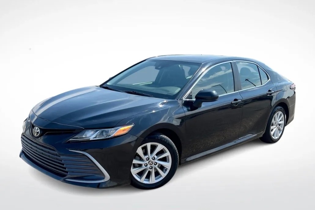 2022 Toyota Camry LE photo 1